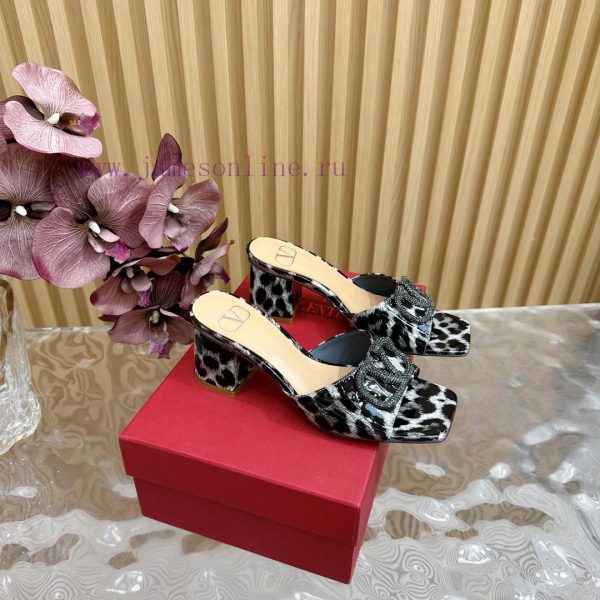 Valentino's newly developed diamond buckle patent leather high-heeled sandals series————————1jupw1s5