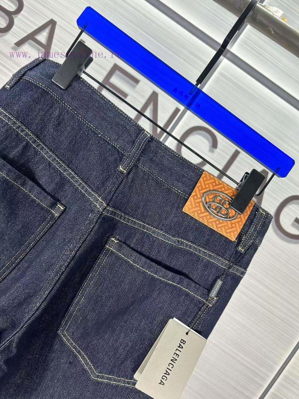 High version Balenciaga jeans from Balenciaga, the latest product for autumn 2024, available dh3stmjq - Image 6