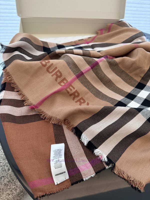BURBERRY Home Classic Grid 2024 Most Worth Entering the Super Value Edition, Old Friends Clonh4wnzdz - Image 7