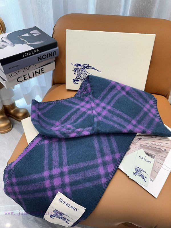 𝐁𝐔𝐑𝐁𝐄𝐑𝐑𝐘 Fashion Show Style "Knight Horse Hooded Scarf"Size195x30cm 100% woolThe equestrian 6p6n6bkf - Image 9