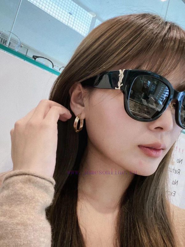Zhou Yangqing's YSL Black Super SunglassesMetal YSL logo with nose pad,Black and gold are al9co0cmgr