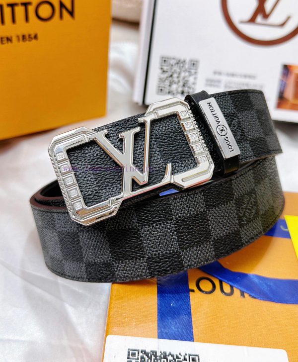 Belt LV Louis Vuitton inlaid with full diamondsThe waistband is replicated with 100% head la iyq60yn0
