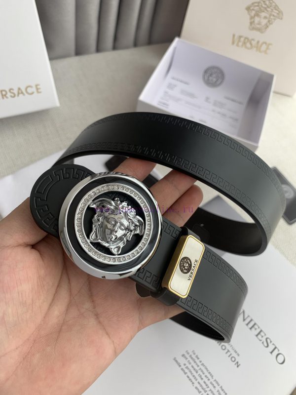 Versace. Versace ️Hanging buckle, classic human head pure copper hanging buckle, photographe izabl2ek