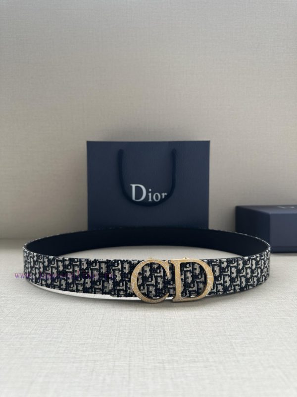 This 35mm double-sided belt with a width of 3.5cm combines elegant temperament with modern s usfac2ko