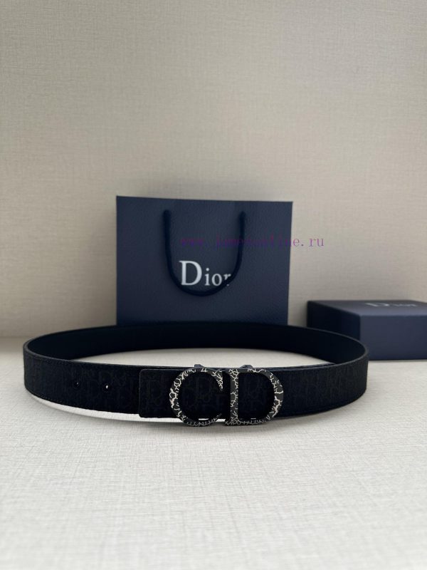 This 35mm double-sided belt with a width of 3.5cm combines elegant temperament with modern s mr5l82qz