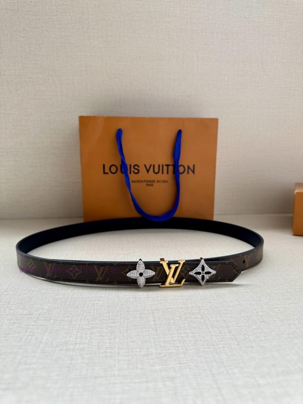 The 2.0-wide LV Trio double-sided belt is made of delicate cowhide leather and Monogram canv tb4bjqs6