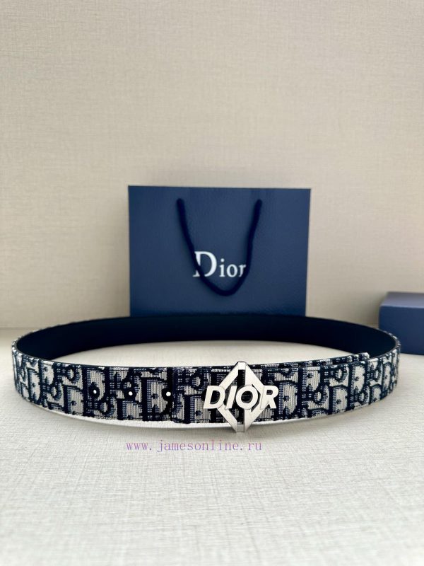 This Dior Charm belt buckle with a width of 3.5cm is a new product in the summer men's cloth zu7jm3ln