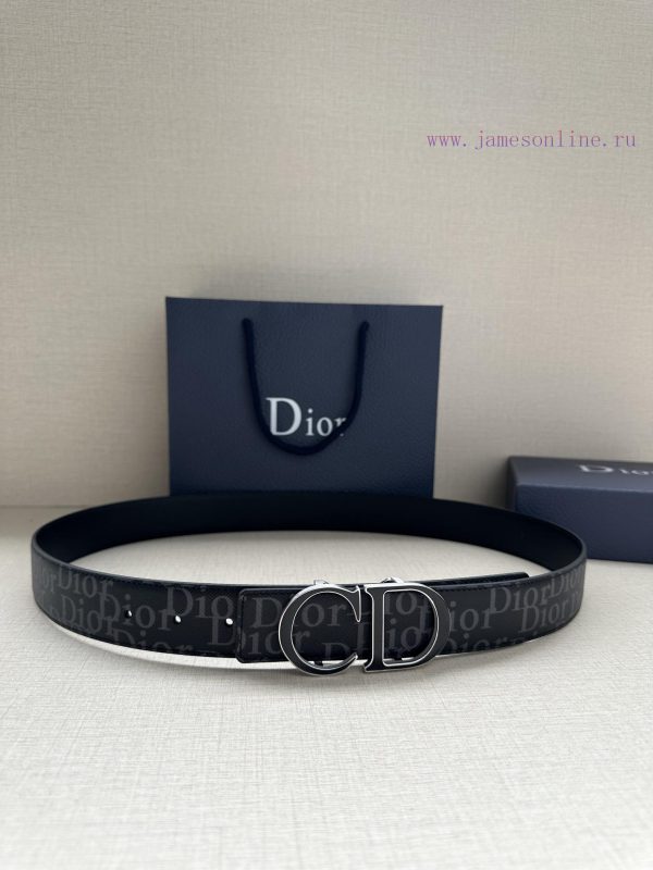 This 35mm double-sided belt combines elegant temperament with modern style. The double-sided y2oesovf