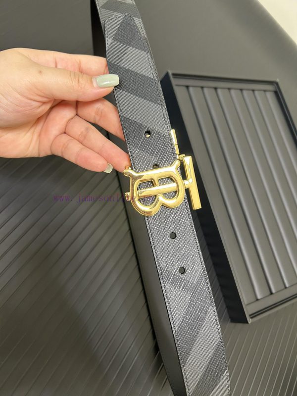 Burberry. BurberryA complete set of high-quality tail clip fasteners with a width of 35mm, p 4n9u5xut - Image 5