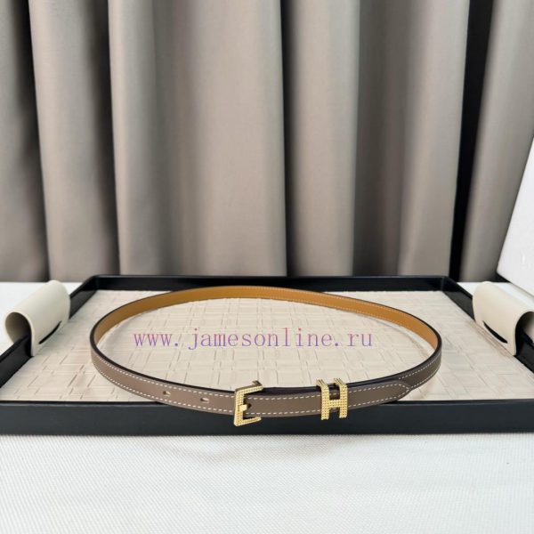 Calfskin waist belt, paired with palladium plated buckle, finely polished and diamond sparkl cacdahwg