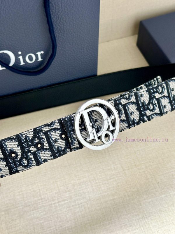Dior's 3.5cm wide gold trimmed brass waistband buckle is a new addition to the spring collec gka3trer - Image 3