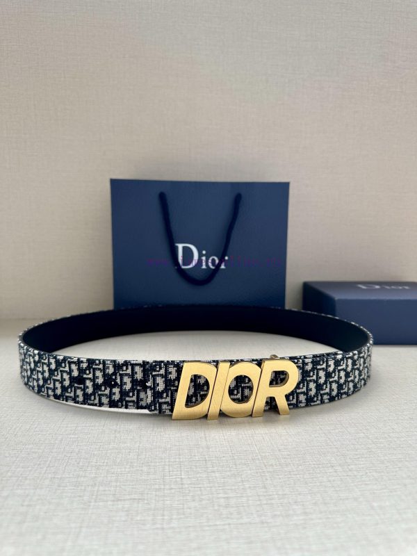 This 35mm double-sided belt with a width of 3.5cm combines elegant temperament with modern s xqwe1iiv