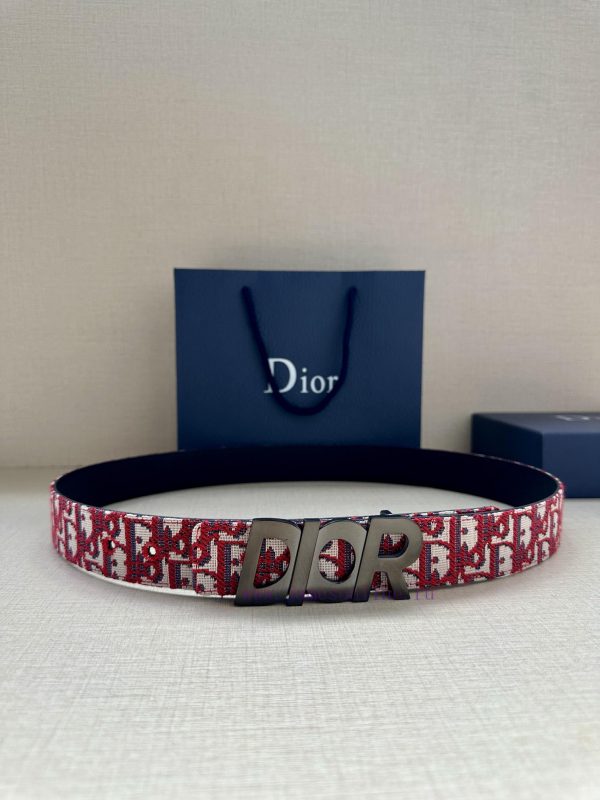 This 35mm double-sided belt with a width of 3.5cm combines elegant temperament with modern s xropkv26