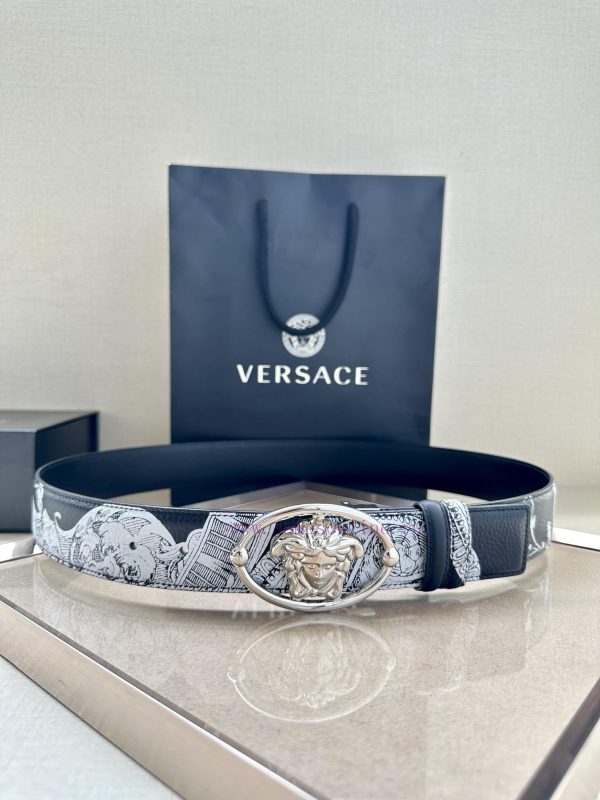 Width 4.0cm Versace This soft crocodile leather strap from Versace is paired with an oval Me p4l5z3tm