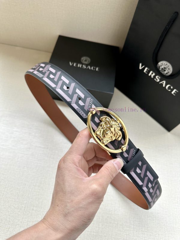 Width 3.8cm V E R S A C E Versace This soft top leather strap from Versace is paired with an ks3e8krd
