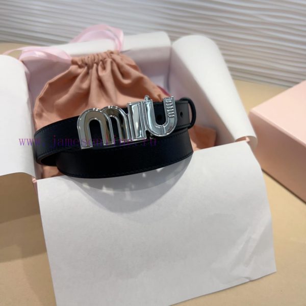 The Miu Miu leather belt is an ideal choice to enhance the unique style and tasteThe eye-cat j9qo5zwm
