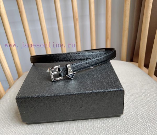 PRADA's elegant Saffiano belt showcases a feminine design with a soft and heartfelt triangul evp0sxuk