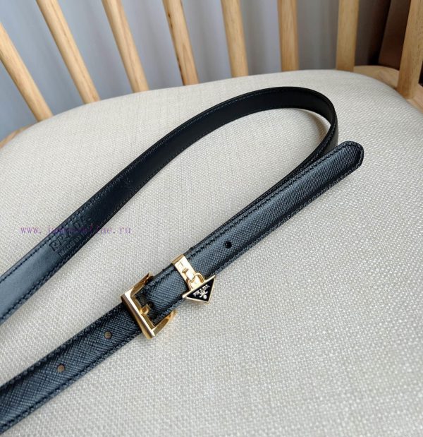 PRADA's elegant Saffiano belt showcases a feminine design with a soft and heartfelt triangul vw3fti47 - Image 9