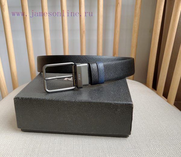 PRADA's reversible waist belt features the iconic Saffiano leather belt on one side, paired hlvi2kbr