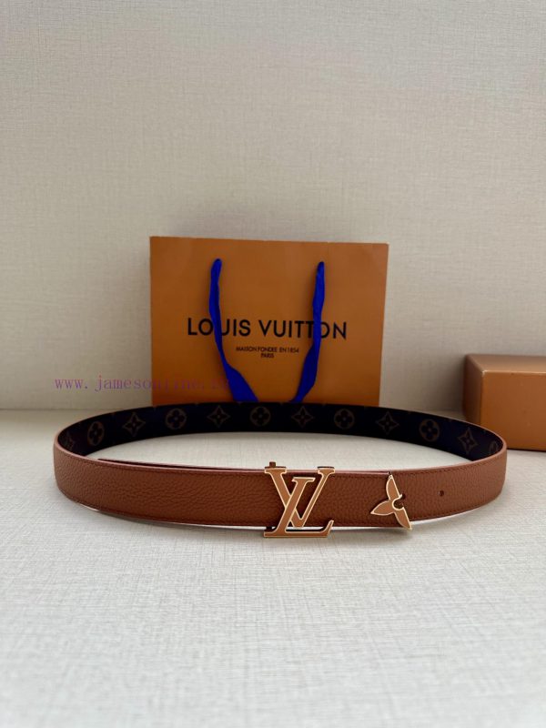 The 3.0-wide Pretty LV double-sided belt features a dazzling metal carved LV Initiales buckl gyj27f6j