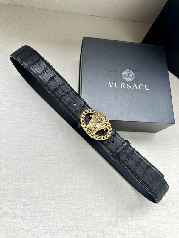 Width 4.0cm. Versace's lychee patterned soft top leather strap, paired with an oval Medusa b m196blxe