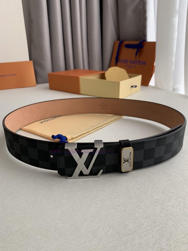 LV... Louis Vuitton ️Hanging buckle, taking pictures of actual objectsMaterial: First layer bguonan1 - Image 3