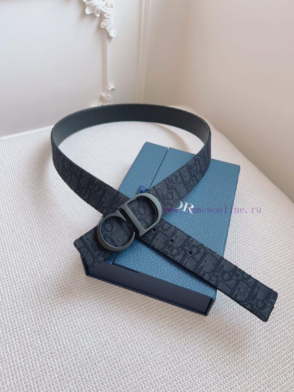 High end quality, physical photographyComes with a complete gift boxDIOR material, milkshake 2op3s1d3