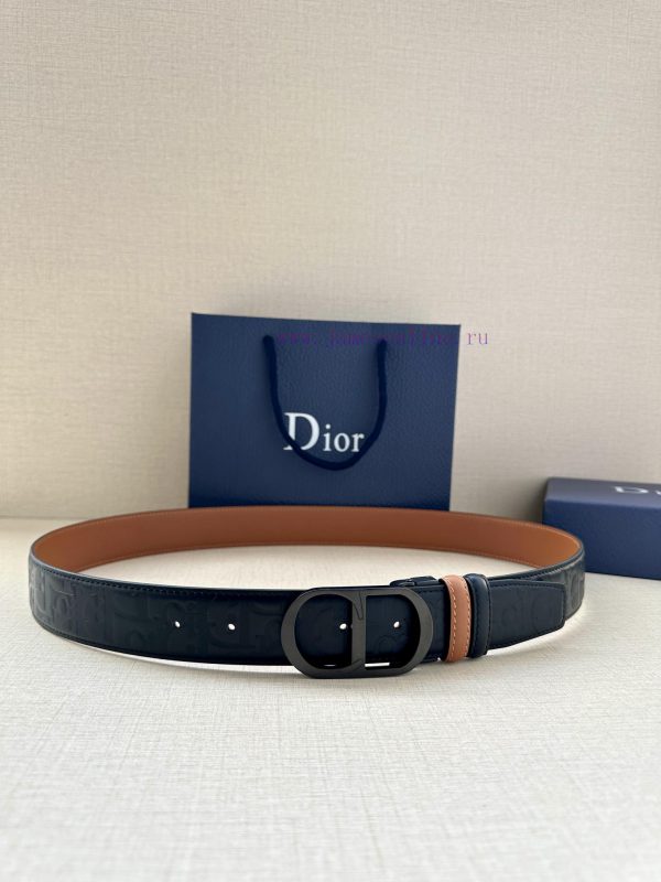 This metal clad brass waistband buckle from Dior is a new product in the Spring 2024 collect 00hlsc0y
