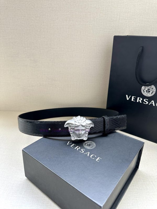 Width 4.0cm Versace. The buckle of this Versace belt is adorned with the iconic matte buckle y5ayxcqr - Image 6