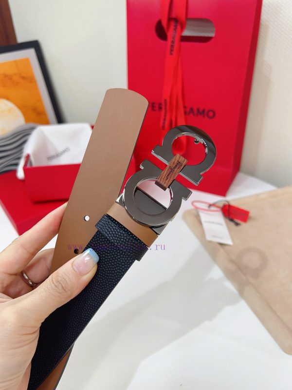 This double-sided belt from Ferragamo is fashionable and versatile, making it an indispensab sj8bskrs