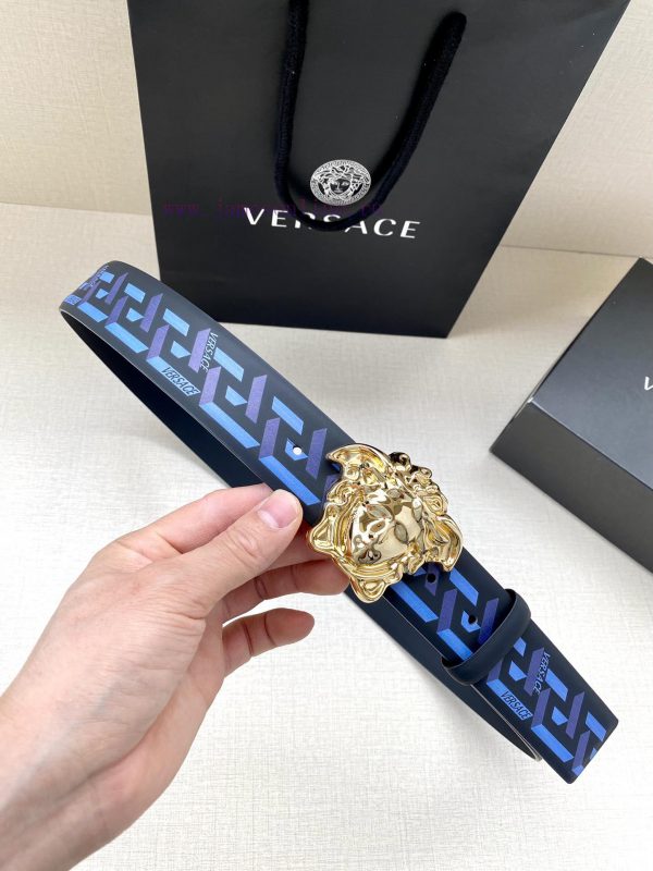 Width 4.0cm VERSACE This classic Versace belt is made of soft calf leather, adorned with La i6zb9e7y