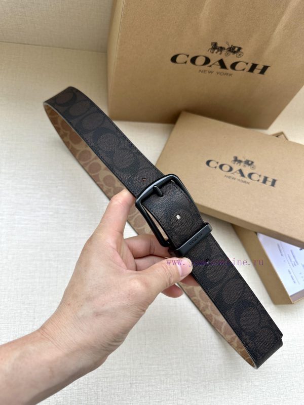 The 3.7cm wide COACH double-sided waist belt is made of one side of black/khaki fabric and c 3eozpxwx