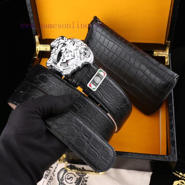 MADE IN ITALYWooden box with accompanying picturesVERSACE @ Belt+Wallet SetBuckle material: zmen3wg0