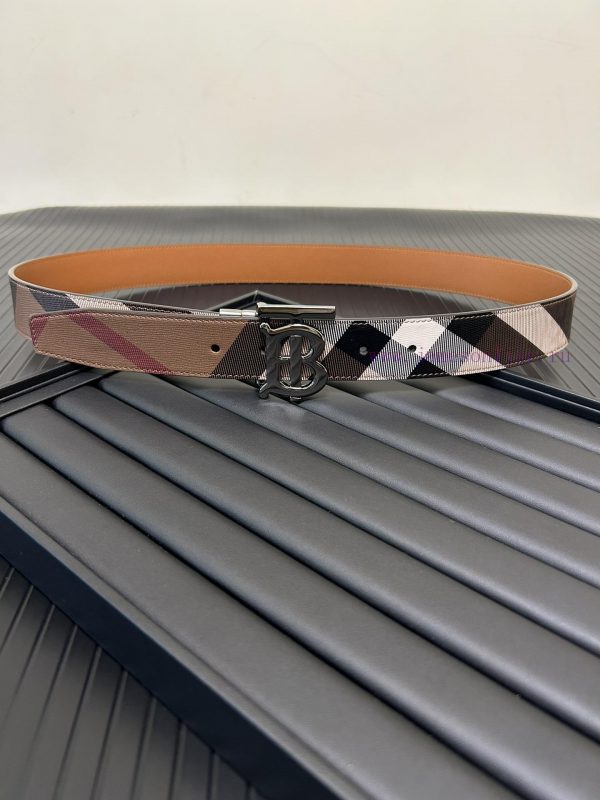 Burberry. BurberryA complete set of high-quality tail clip fasteners with a width of 35mm, p 0zwms8rh - Image 6