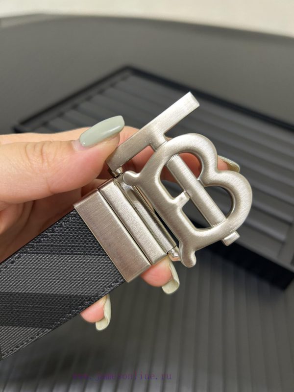 Burberry. BurberryA complete set of high-quality tail clip fasteners with a width of 35mm, p g59hb170