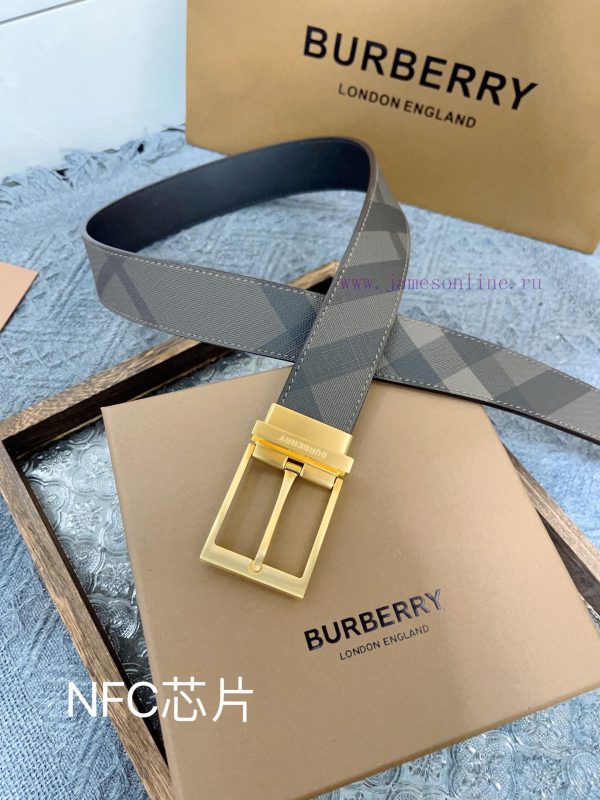 Burberry. BurberryA complete set of high-quality tail clip fasteners with a width of 35mm, p forav0ab