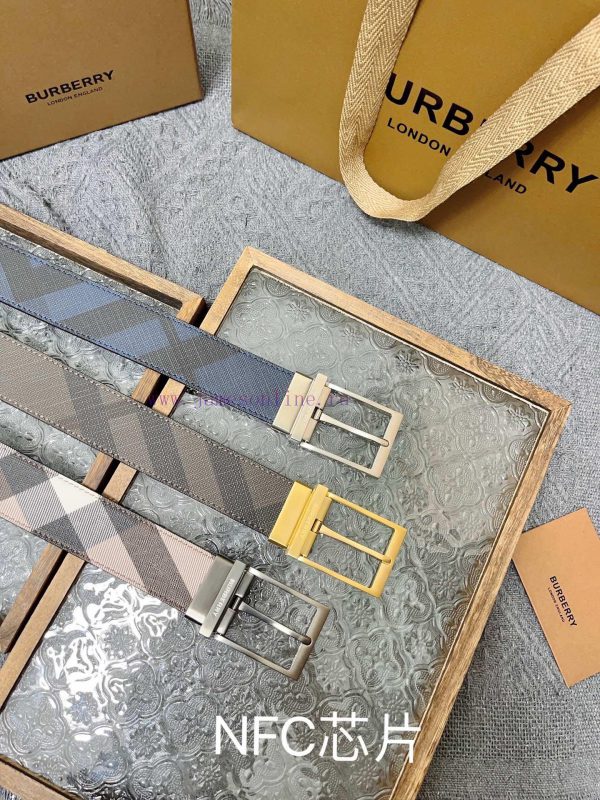 Burberry. BurberryA complete set of high-quality tail clip fasteners with a width of 35mm, p o0udeiws