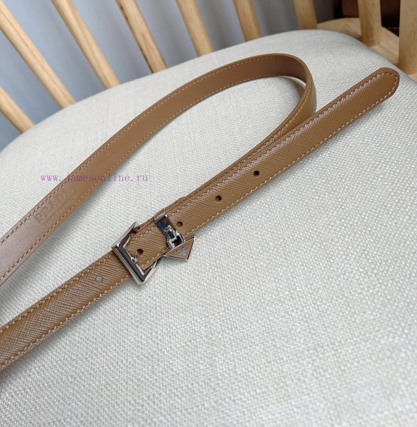 PRADA's elegant Saffiano belt showcases a feminine design with a soft and heartfelt triangul pl57ku4z - Image 9