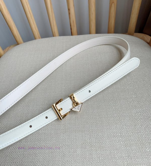 PRADA's elegant Saffiano belt showcases a feminine design with a soft and heartfelt triangul 8s0bgqqb - Image 9