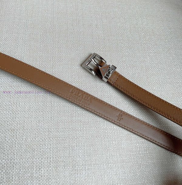 PRADA's elegant Saffiano belt showcases a feminine design with a soft and heartfelt triangul 1qfm5ae1 - Image 4