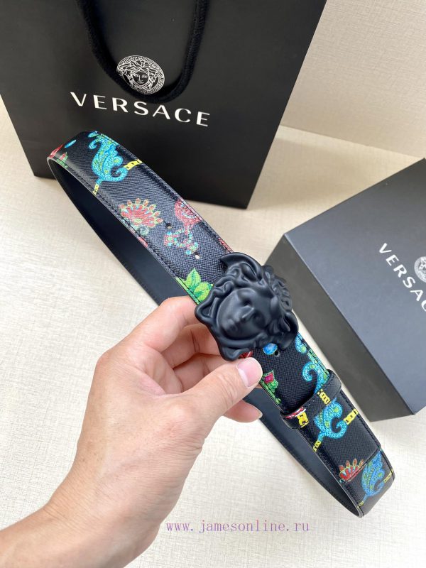 Width 4.0cm Versace This Palazzo belt is made of cowhide fabric and adorned with Le Pop Clas 3ae3r3op
