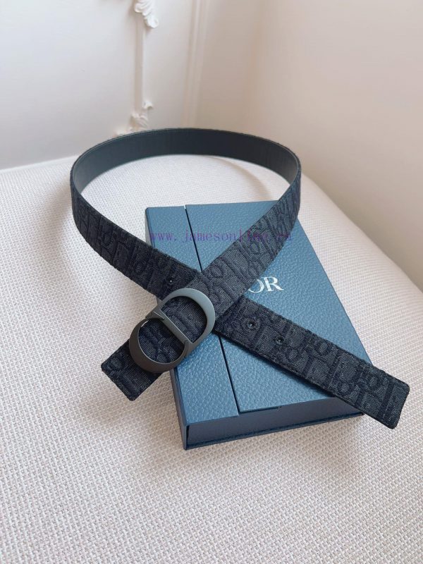 High end quality, physical photographyComes with a complete gift boxDIOR material, milkshake ytp94px2
