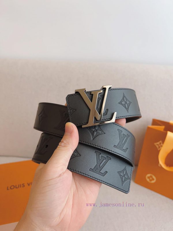 This LV Pyramide belt, designed with natural calf leather and Louis Vuitton color elements, 0n97r6mv