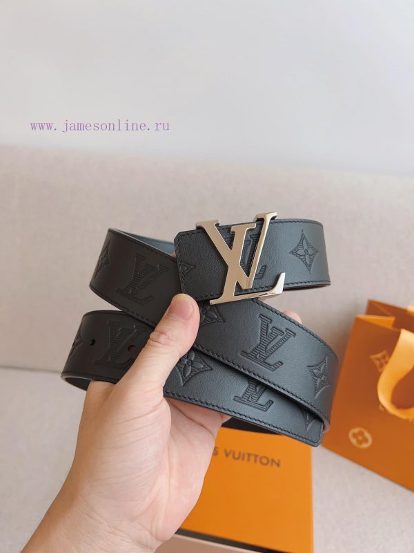 This LV Pyramide belt, designed with natural calf leather and Louis Vuitton color elements, omnl1jud