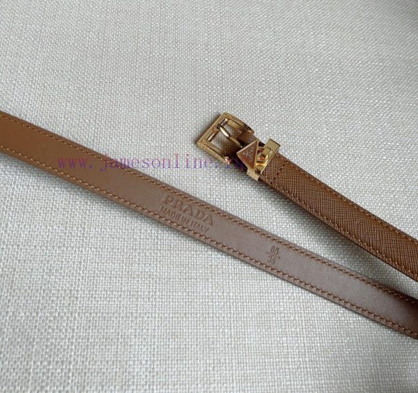 PRADA's elegant Saffiano belt showcases a feminine design with a soft and heartfelt triangul 80qnbyo0 - Image 4