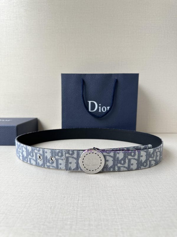 This Dior Charm belt buckle with a width of 3.5cm is a new product in the summer men's cloth us54aqux