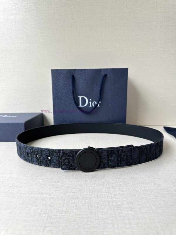 This Dior Charm belt buckle with a width of 3.5cm is a new product in the summer men's cloth pfgqufny