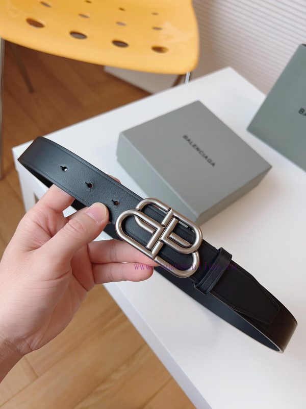 Balenciaga BalenciagaWidth 30 millimetersBalenciaga is a luxury brand in France, and as one 36yvrwam
