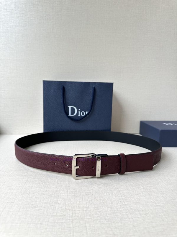 This 35mm waistband combines elegance and modern style with a double-sided design. One side k2h0czyc